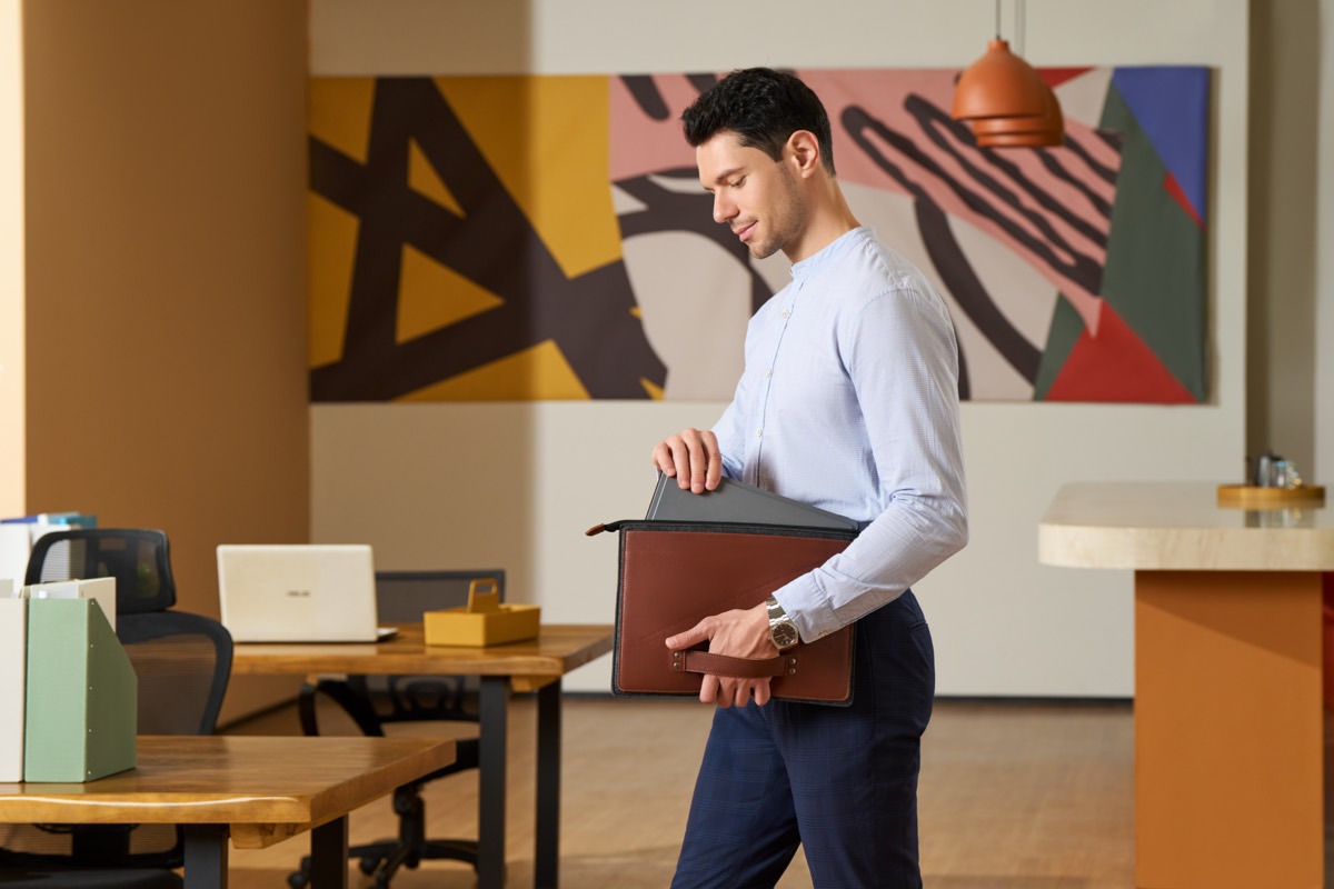 The Mind as a laptop, working away from home